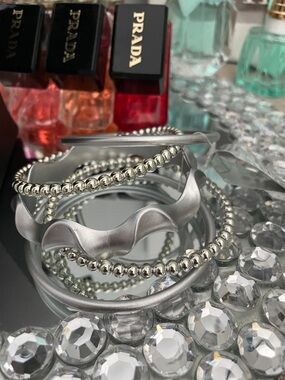 ✨Silver Tone Color Sculpted & Beaded Bangle Set ✨NWT